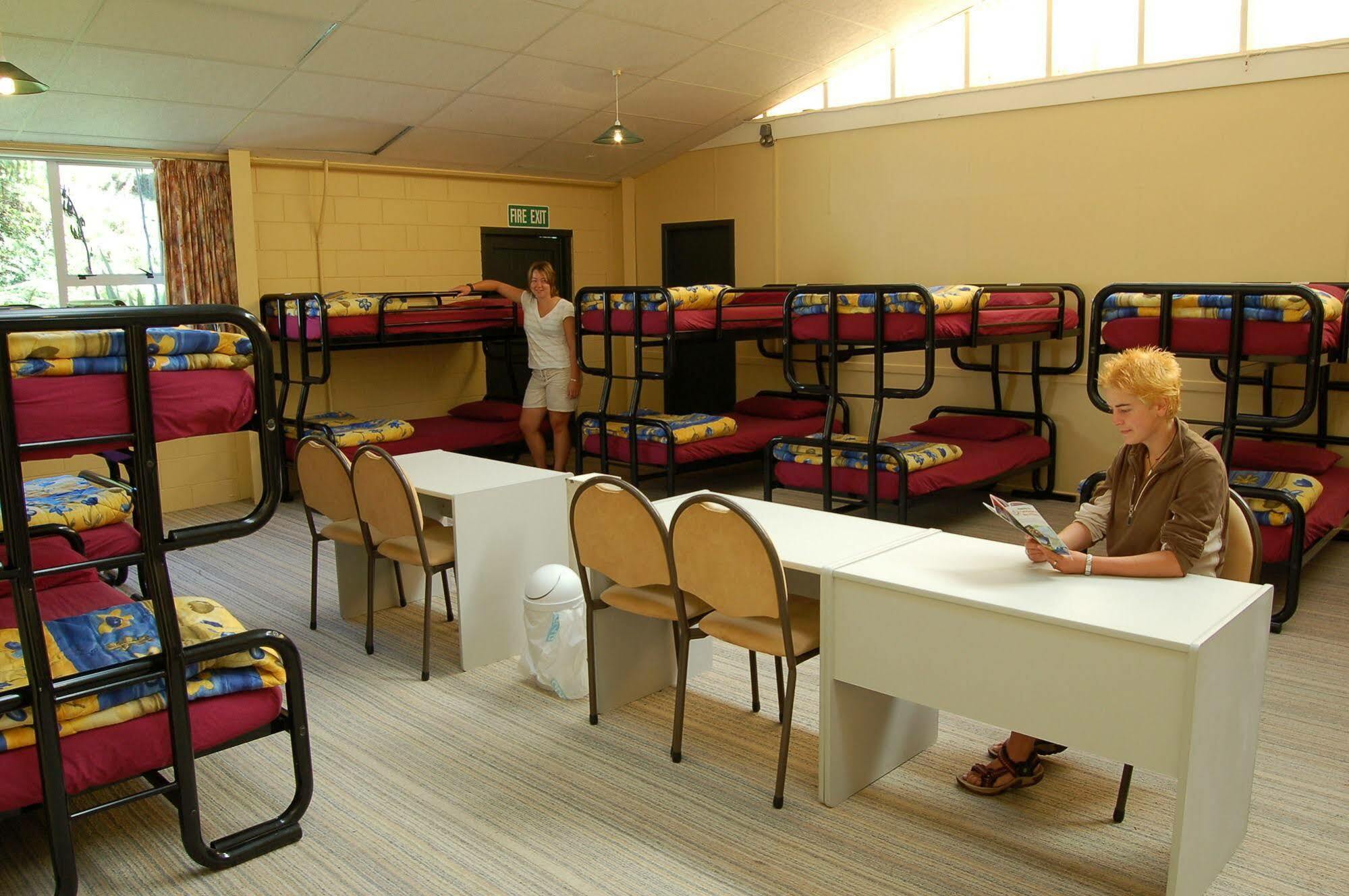 Egmont Eco Leisure Park & Backpackers Hotel New Plymouth Exterior photo